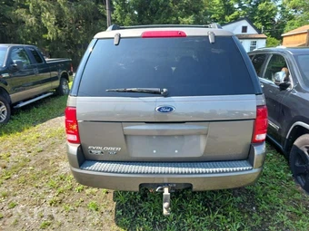 2004 Ford Explorer XLT – miniatura 5