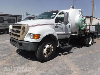 2004 FORD F650