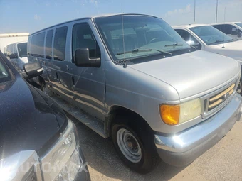 2004 Ford Super Duty E-350 Wagon XLT 138.0" WB - miniatura 3