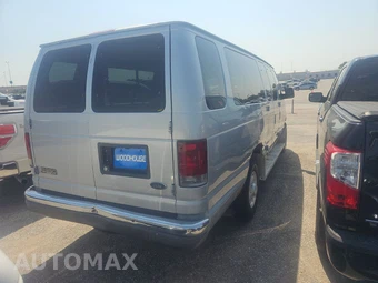 2004 Ford Super Duty E-350 Wagon XLT 138.0" WB - miniatura 4