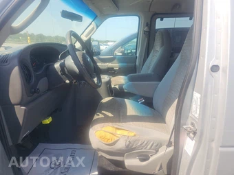 2004 Ford Super Duty E-350 Wagon XLT 138.0" WB - miniatura 7