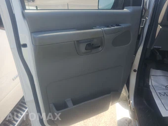 2004 Ford Super Duty E-350 Wagon XLT 138.0" WB - miniatura 9