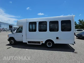 2004 Ford Super Duty E-450 Cutaway DRW - car from the USA, Manheim Buy-Now listing at AUTOMAX