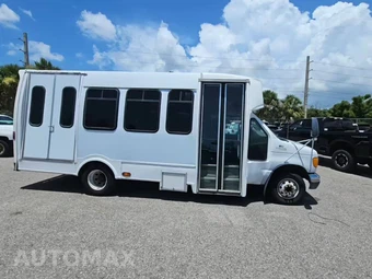 2004 Ford Super Duty E-450 Cutaway DRW - miniatura 2