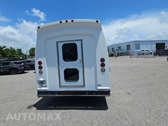 2004 Ford Super Duty E-450 Cutaway DRW - miniatura 3