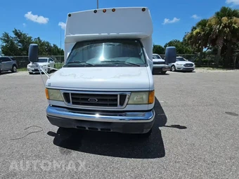 2004 Ford Super Duty E-450 Cutaway DRW - miniatura 4