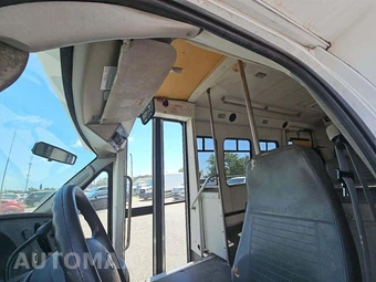 2004 Ford Super Duty E-450 Cutaway DRW - miniatura 7