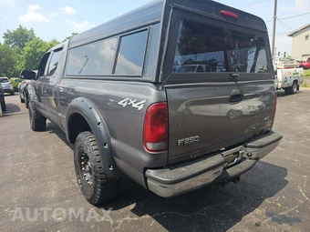 2004 Ford Super Duty F-250 XLT Crew Cab Medium Bed – miniatura 2