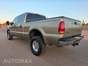 2004 Ford Super Duty F-350 Lariat Crew Cab Medium Bed - miniatura 3