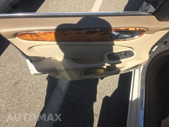 2004 Jaguar XJ8 - miniatura 9