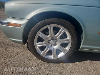 2004 Jaguar XJ8 – miniatura 8