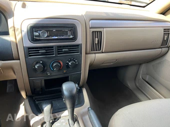 2004 Jeep Grand Cherokee Laredo - miniatura 15