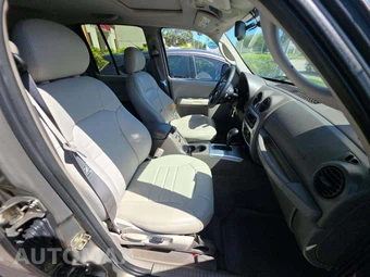 2004 Jeep Liberty Renegade - miniatura 18
