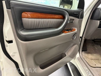2004 Lexus LX 470 - miniatura 11
