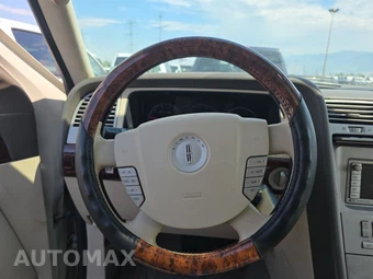 2004 Lincoln Navigator Luxury – miniatura 10
