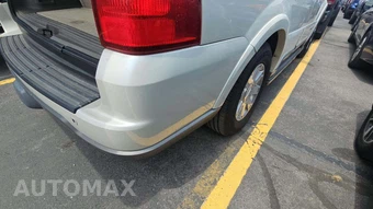 2004 Lincoln Navigator Luxury – miniatura 24