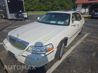 2004 Lincoln Town Car Ultimate
