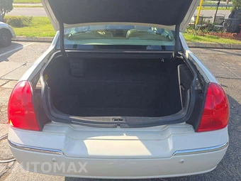 2004 Lincoln Town Car Ultimate - miniatura 14