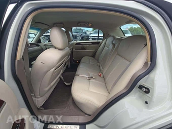 2004 Lincoln Town Car Ultimate – miniatura 10