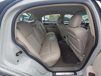 2004 Lincoln Town Car Ultimate – miniatura 13
