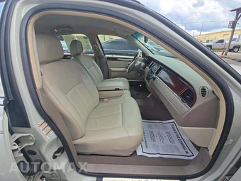 2004 Lincoln Town Car Ultimate – miniatura 15