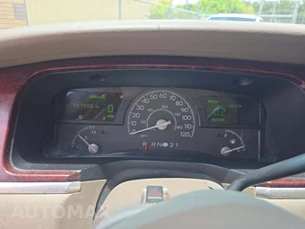 2004 Lincoln Town Car Ultimate – miniatura 6