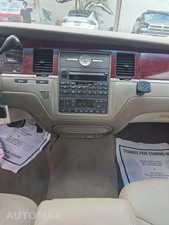 2004 Lincoln Town Car Ultimate – miniatura 7