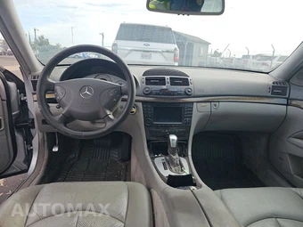 2004 Mercedes-Benz E 500 Sedan - miniatura 11