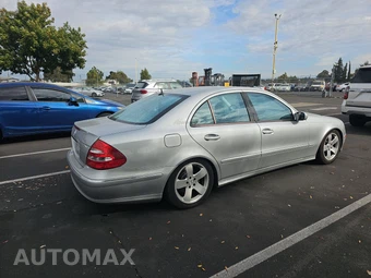2004 Mercedes-Benz E 500 Sedan - miniatura 4