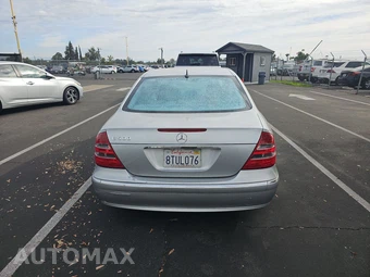 2004 Mercedes-Benz E 500 Sedan - miniatura 5