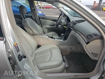 2004 Mercedes-Benz E 500 Sedan - miniatura 8
