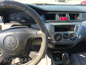 2004 Mitsubishi Lancer ES Sedan – miniatura 11