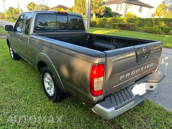2004 Nissan Frontier XE Extended Cab Long Bed - miniatura 28