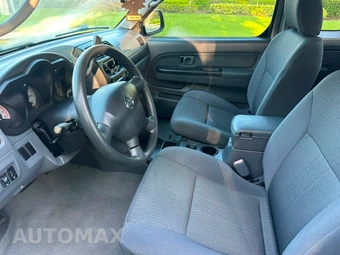 2004 Nissan Frontier XE Extended Cab Long Bed - miniatura 30