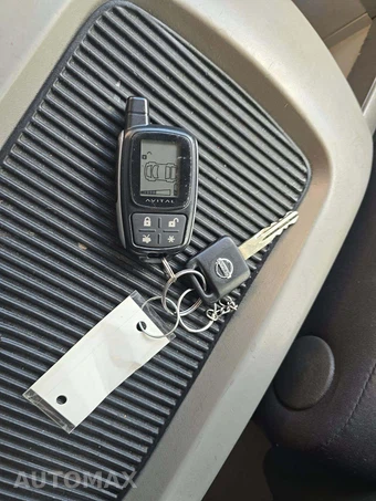 2004 Nissan Pathfinder Armada SE – miniatura 8