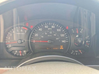 2004 Nissan Pathfinder Armada SE – miniatura 9