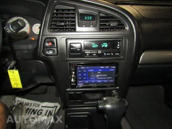 2004 Nissan Pathfinder SE – miniatura 14