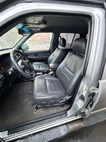 2004 Nissan Pathfinder SE - miniatura 3