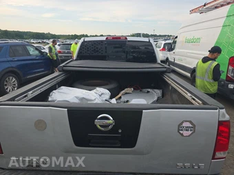 2004 Nissan TITAN LE Extended Cab Medium Bed – miniatura 16