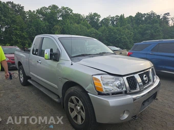 2004 Nissan TITAN LE Extended Cab Medium Bed – miniatura 3