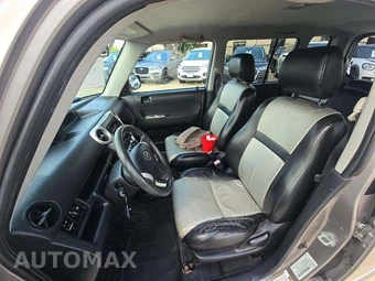 2004 Scion xB – miniatura 3