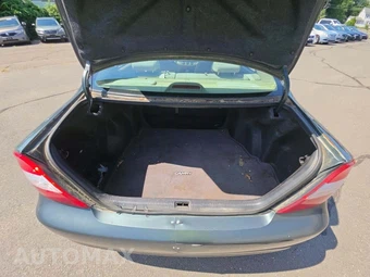 2004 Toyota Camry LE - miniatura 11