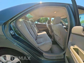 2004 Toyota Camry LE - miniatura 13