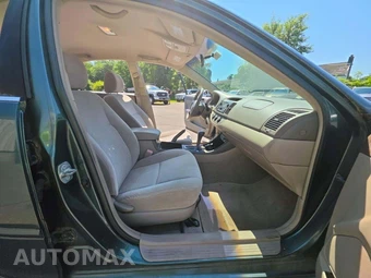 2004 Toyota Camry LE - miniatura 15
