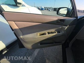2004 Toyota Camry SE – miniatura 9