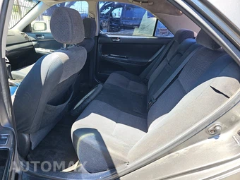 2004 Toyota Camry SE – miniatura 13