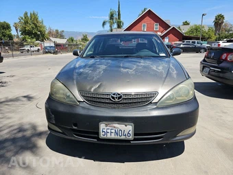 2004 Toyota Camry SE – miniatura 2