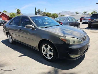 2004 Toyota Camry SE – miniatura 3