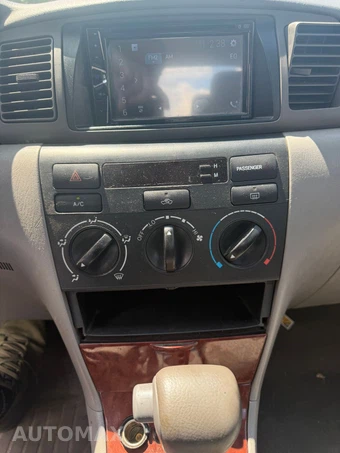 2004 Toyota Corolla – miniatura 8