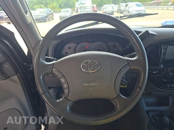 2004 Toyota Sequoia SR5 – miniatura 10